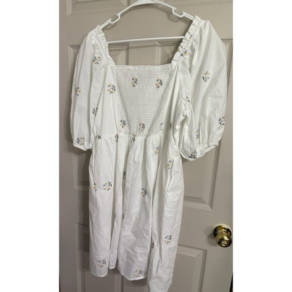 Chicsoul Dress White smocked back Floral Design Top Lined Womens Size 1X NEW - Picture 2 of 9
